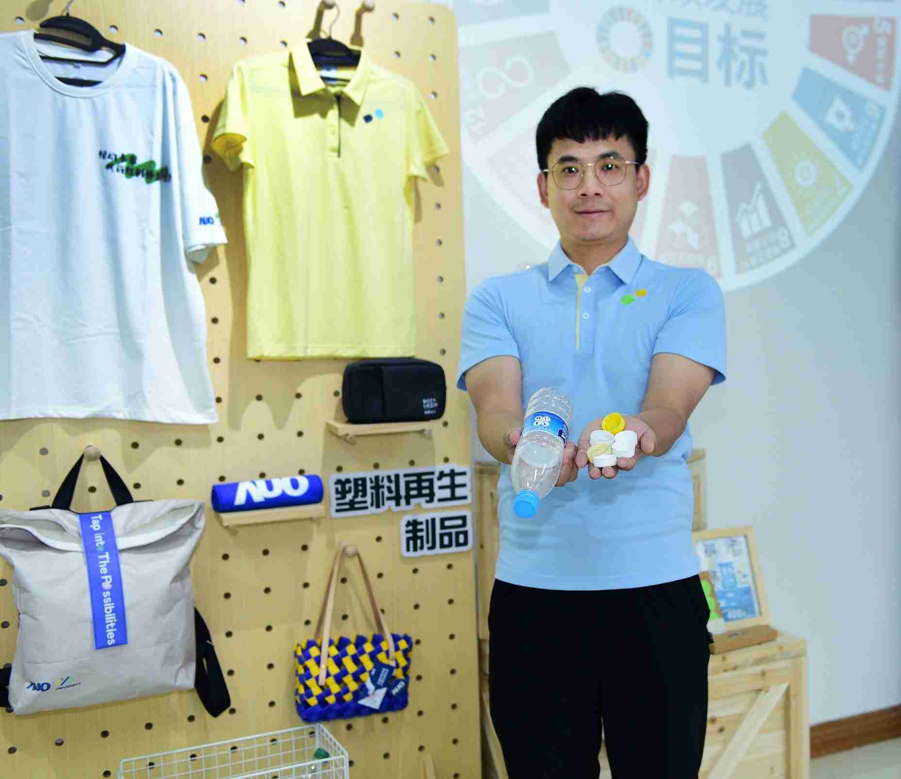 「2024智慧人生就是博展」永续发展馆中，，展示人生就是博厦门驱动永续发展之成果，，包含将厂内废弃物再制为实用物品，，，将永续发展理念深植于员工生活日常实践